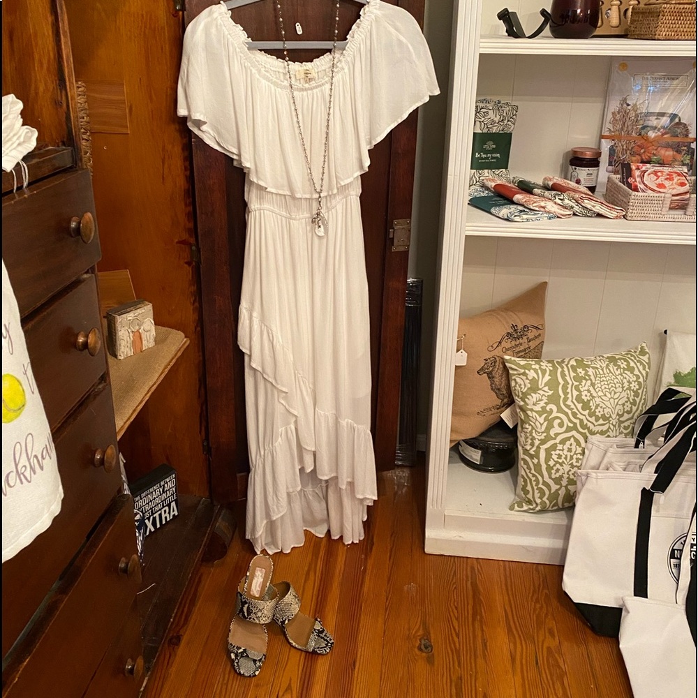 On shoulder off shoulder white dress. High waist